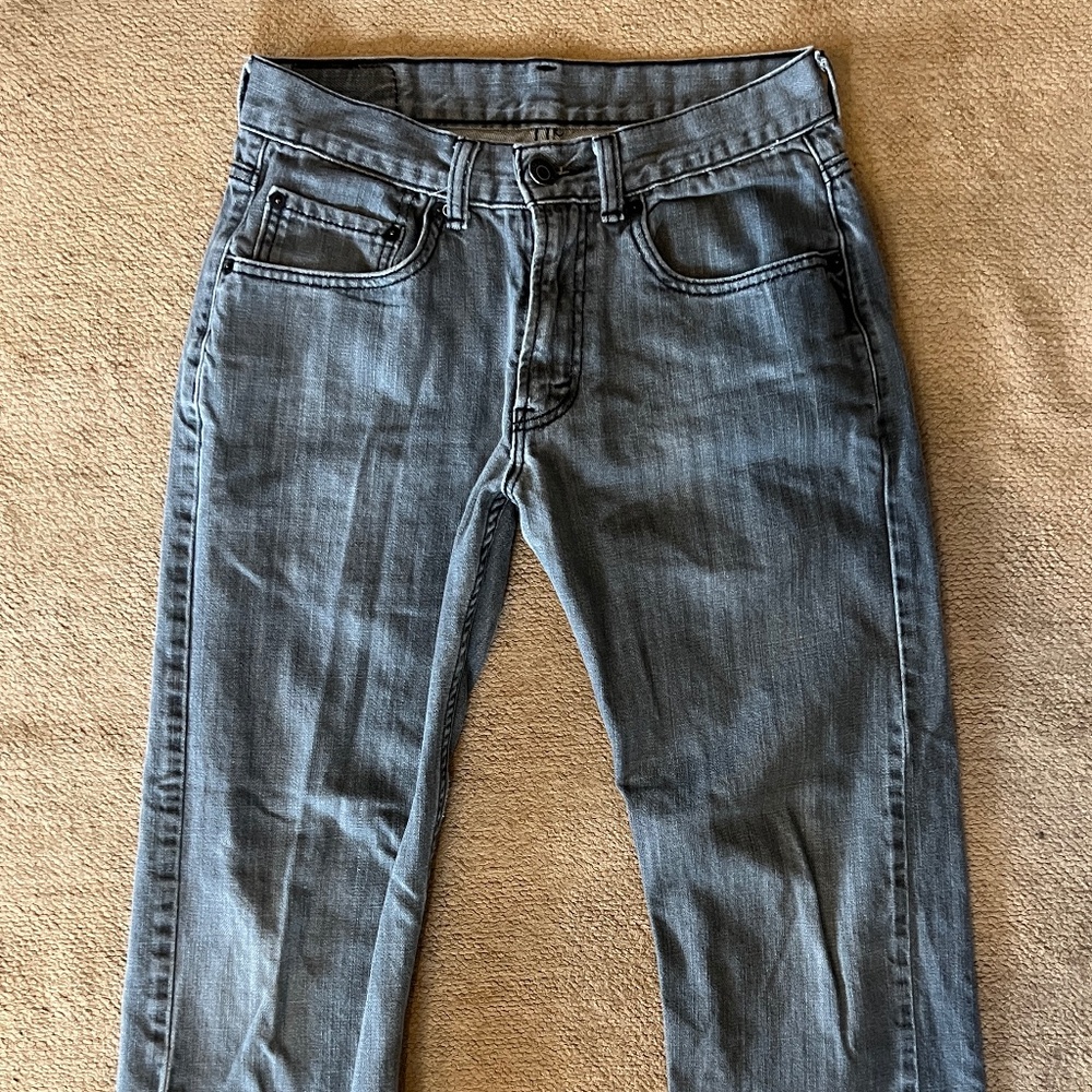 Levi’s 514 Slim Straight Jeans • Charcoal Gray • W28 L28